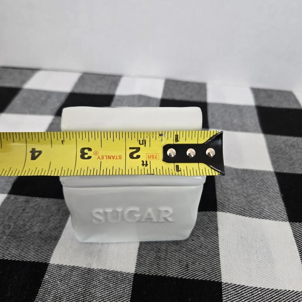 Fritz & Floyd Everyday White Porcelain Sugar/ Sugar Packet‎ Holder With Lid
